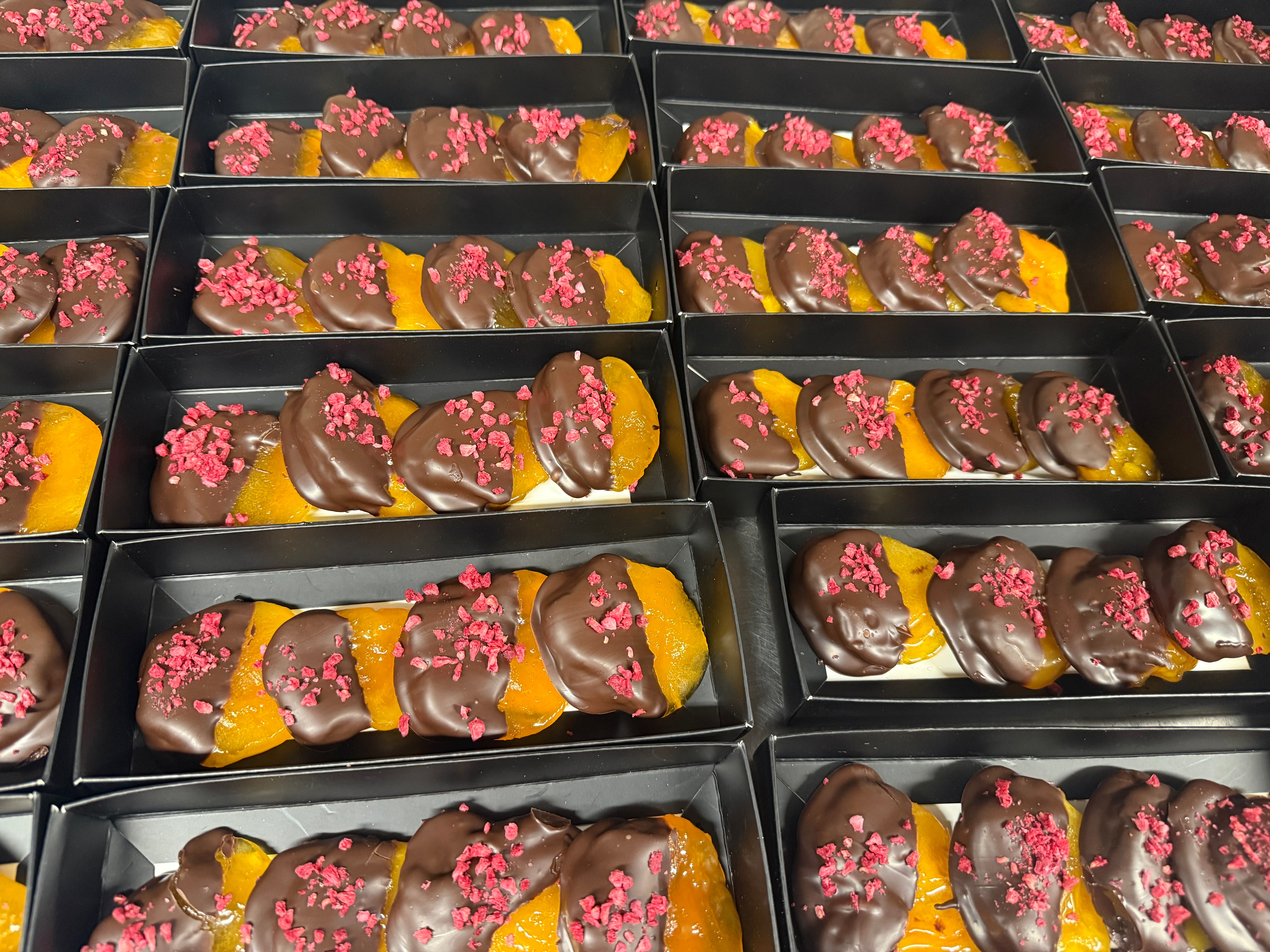 Peach Raspberry - Dark Chocolate 67% - Gift Box